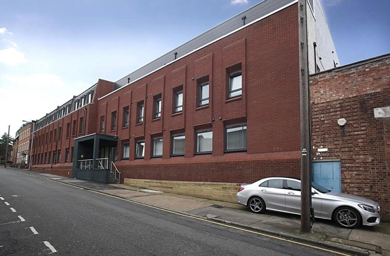 Mnitri apartment Luton  Exterior foto